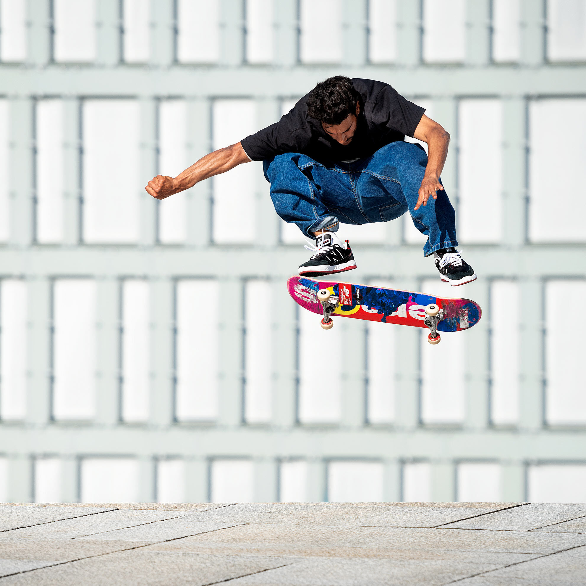 Tiago Lemos fait du skate dans une paire de 808 Numeric.