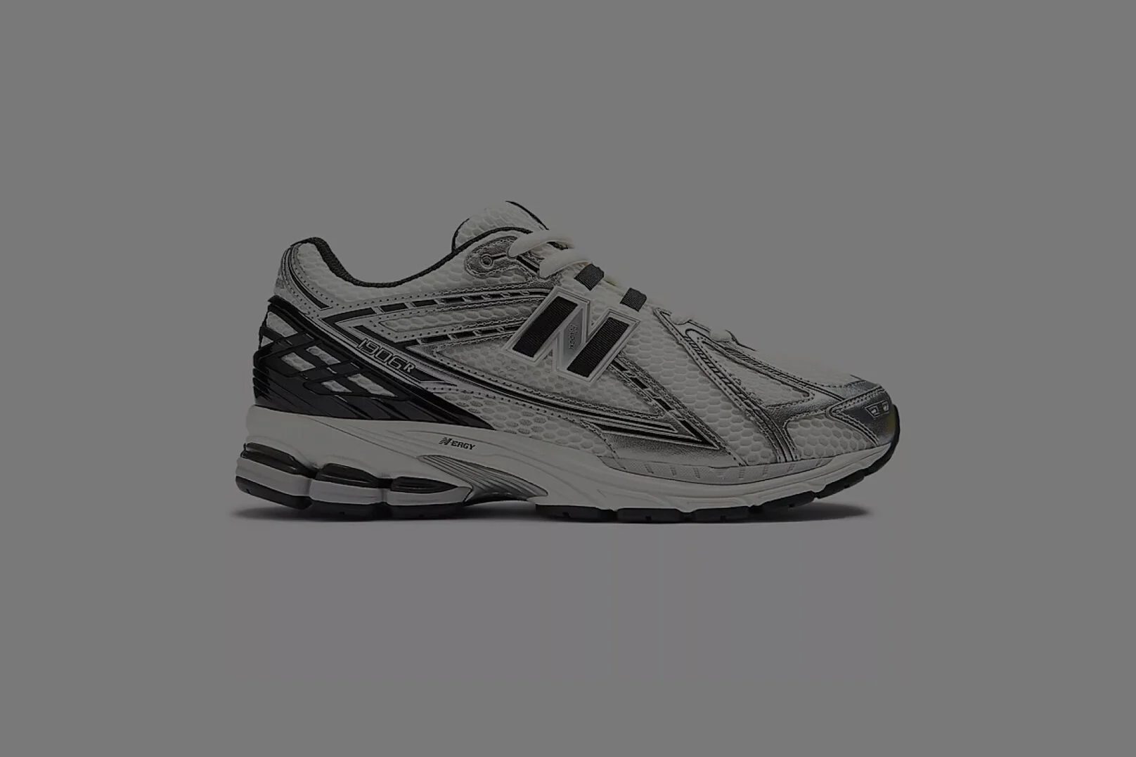 New Balance 1906R noire et blanche.