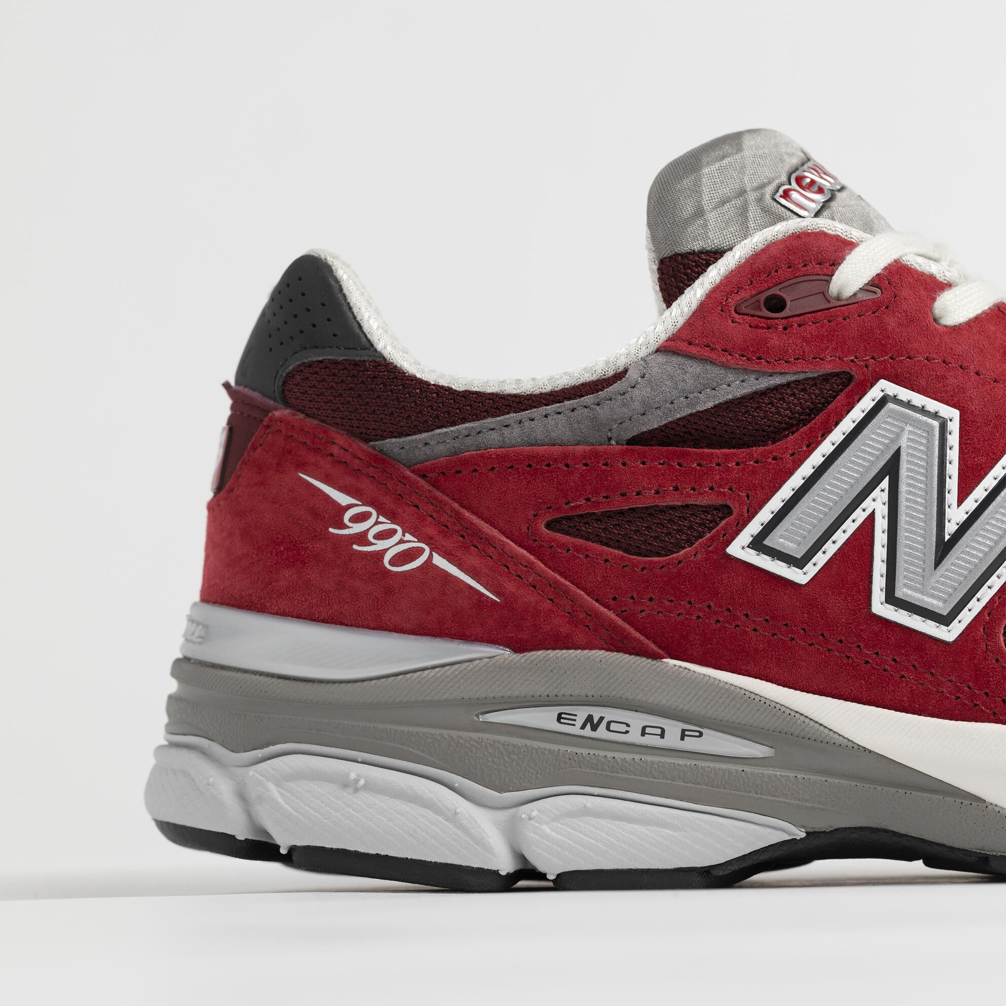 new balance 990 rouge Cinosural International School
