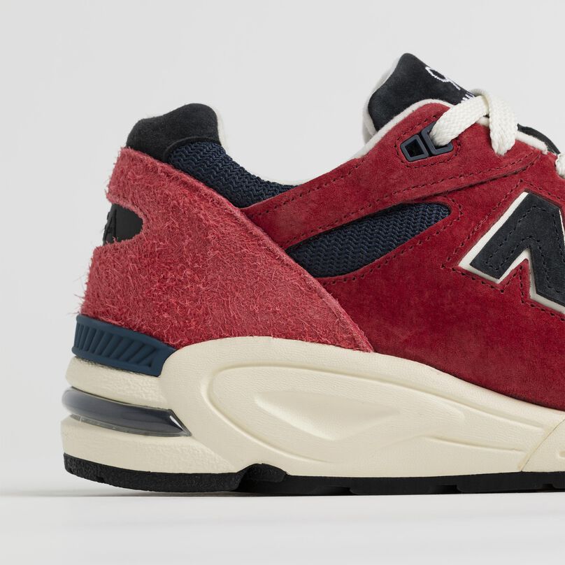 Side detail of the red and navy 990v2 heel and materials.