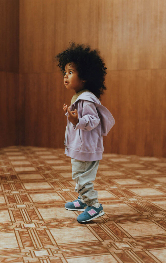 Cadeaux pour enfants : sneakers, sweatshirts à capuche et fermeture Éclair New Balance pour enfants