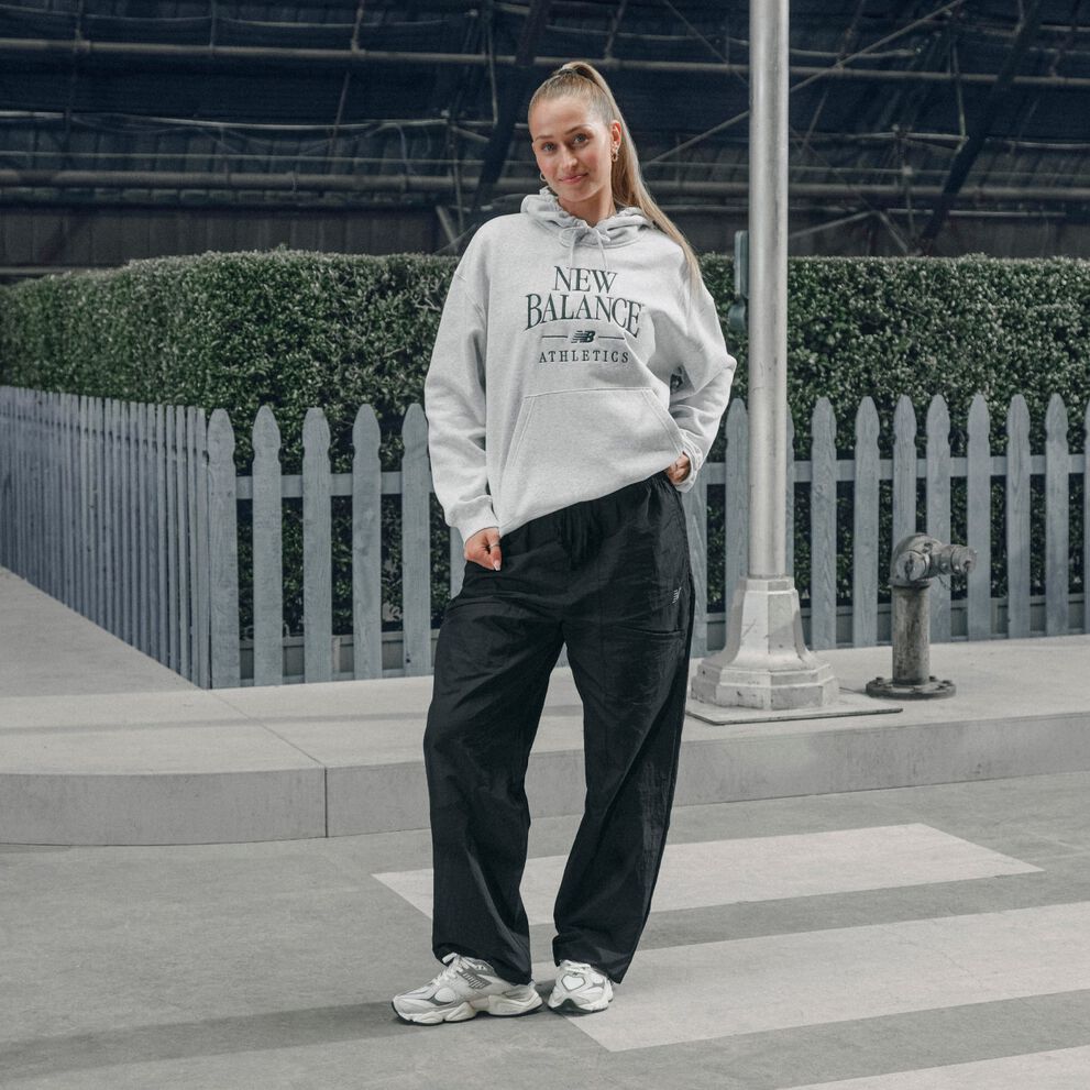 Jordyn Huitema portant une paire de 9060 grises