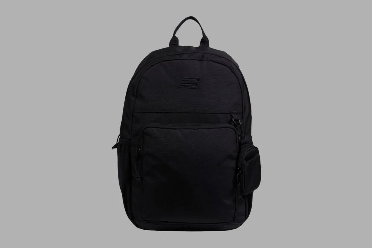 Un sac NB noir.