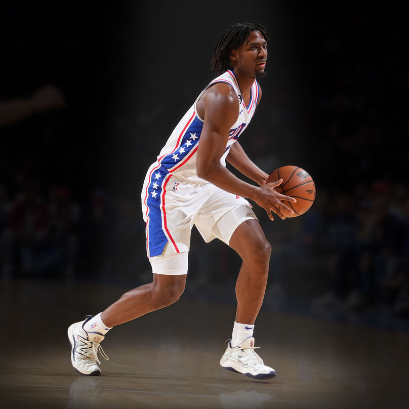 Tyrese in his Sixers uniform getting ready to pass the ball.