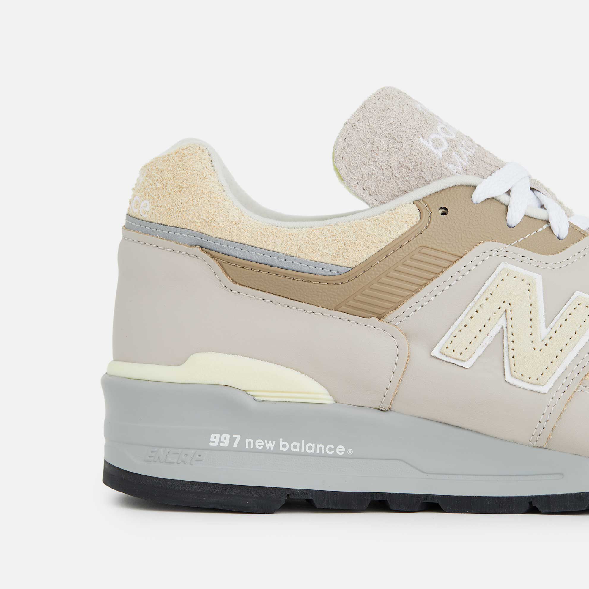 【美品】THE URBAN BLANCE WD97 Stealth/Tech Bondi 8 Caged Road Running Shoe | HOKA®