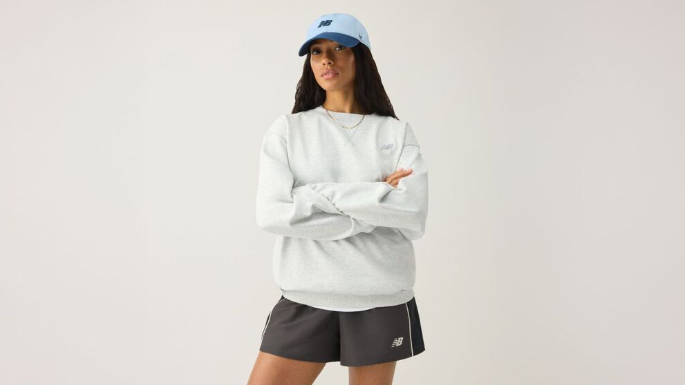  Woman wearing a blue hat. 