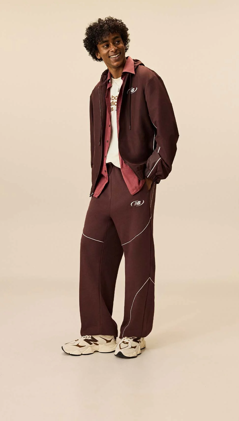 Homme HTT avec des chaussures 9060