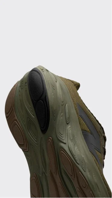 Détail du talon d’une chaussure Fresh Foam X 1080 verte.