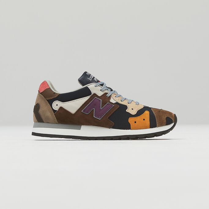 MADE in UK R770 shoe on a grey background