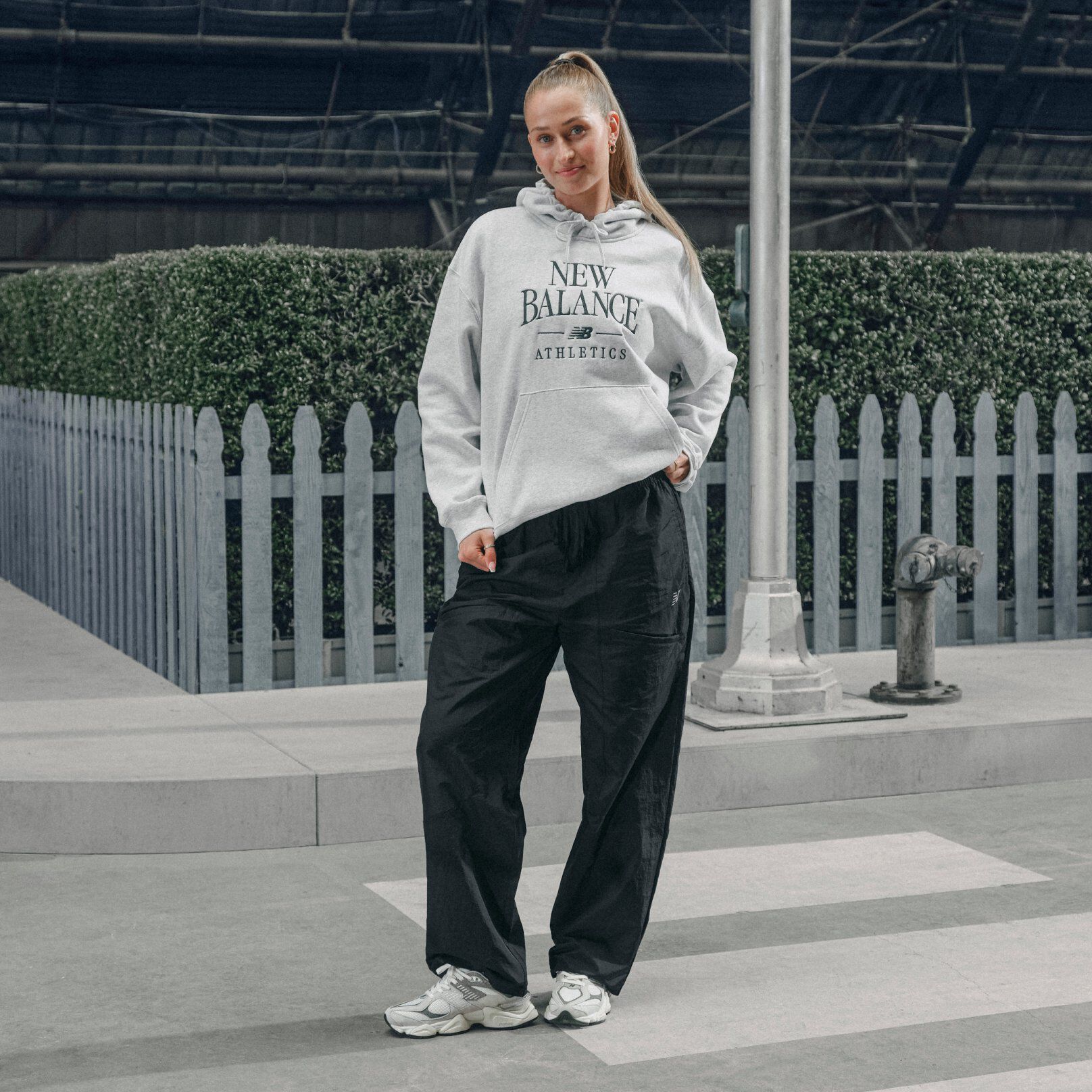 Jordyn Huitema portant une paire de 9060 grises