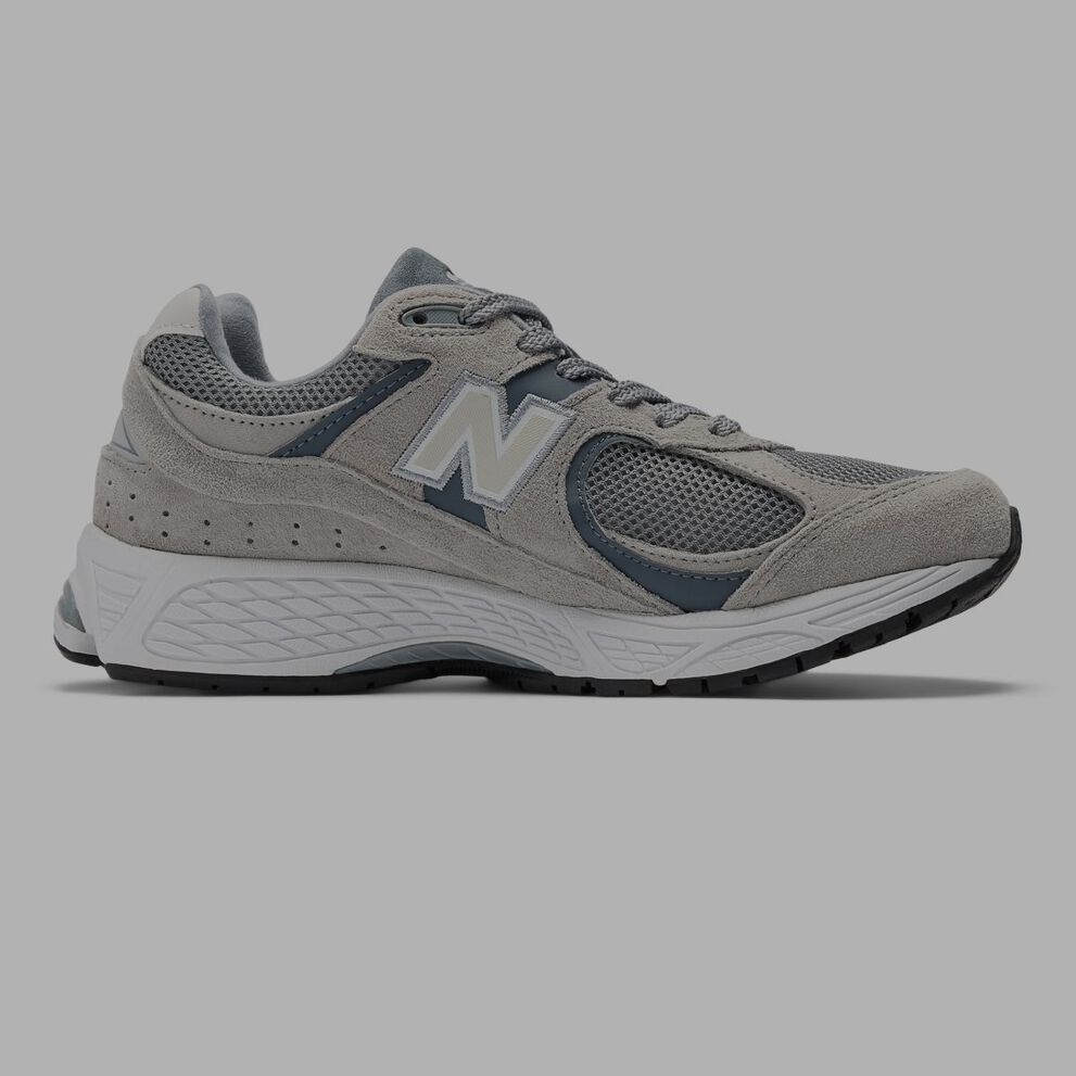 Une chaussure grise 2002.