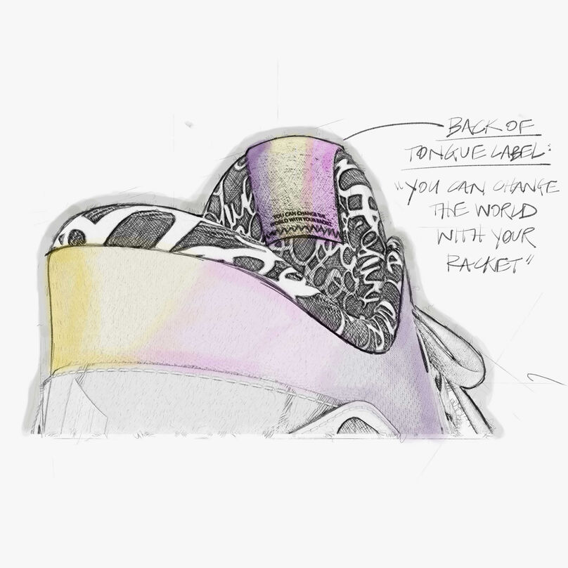 Des esquisses du concepteur sur l'intérieur de la chaussure avec sa signature.