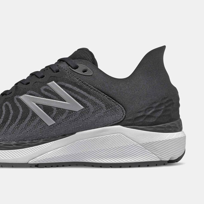 Vue de côté de la chaussure de course Fresh Foam 860v11 noire