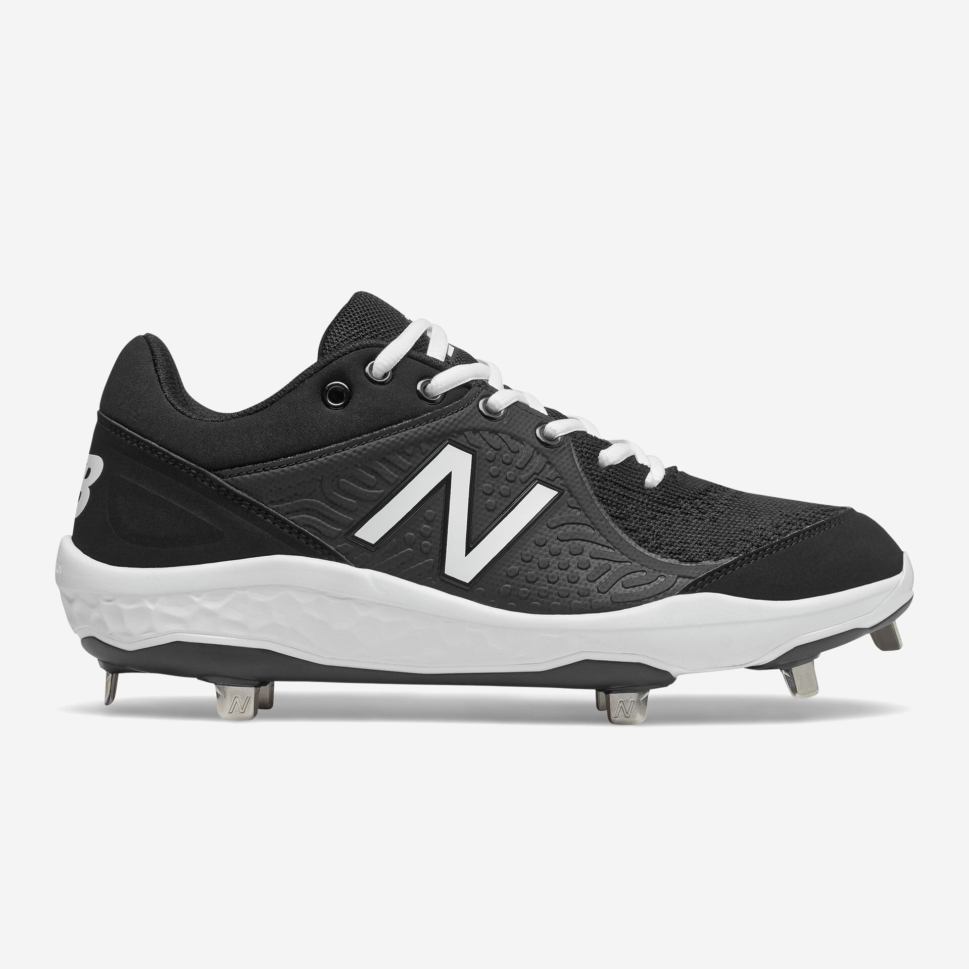 Black and white 3000v5 baseball cleat on white background