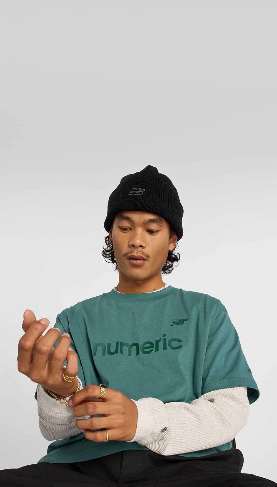 Le patineur Patrick Praman portant un t-shirt Numeric.