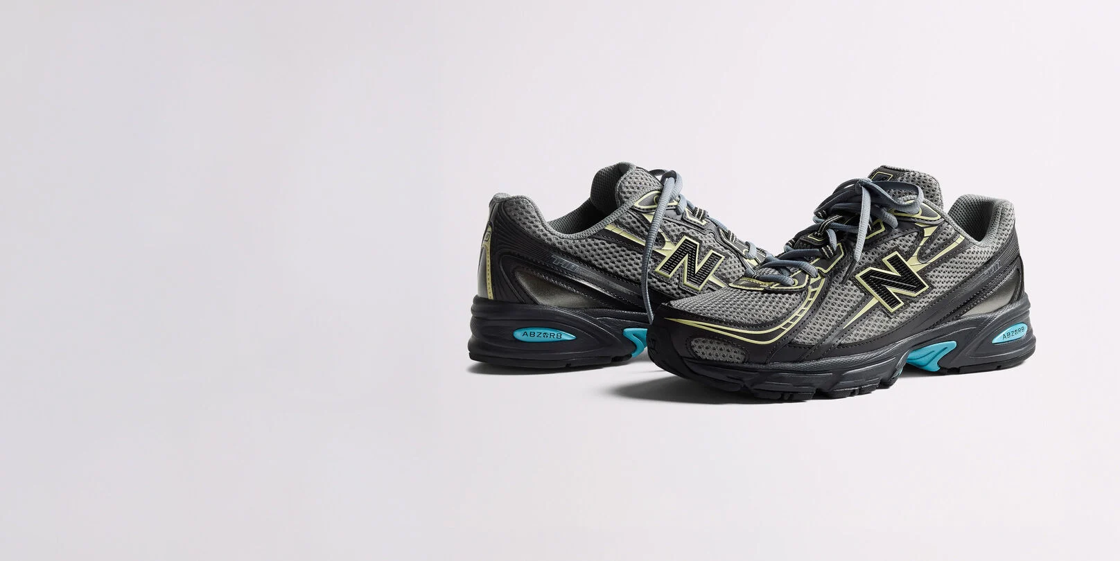 Paire de 740 &laquo;&nbsp;Night Lights&nbsp;&raquo; sur fond gris