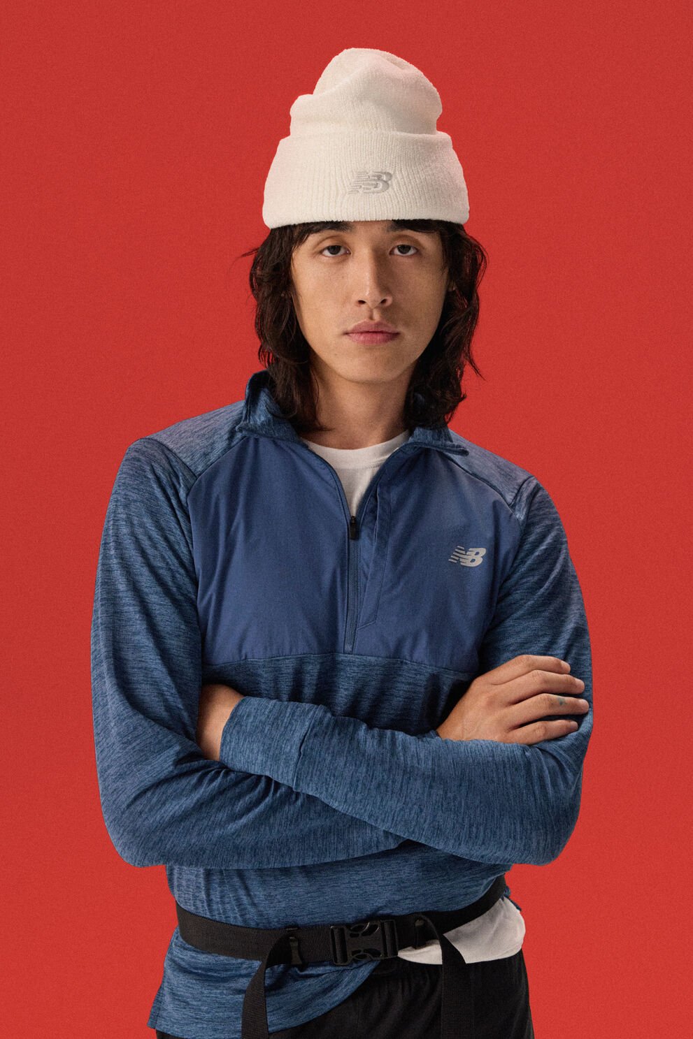 Homme portant un chapeau d’hiver de la marque NB '47.