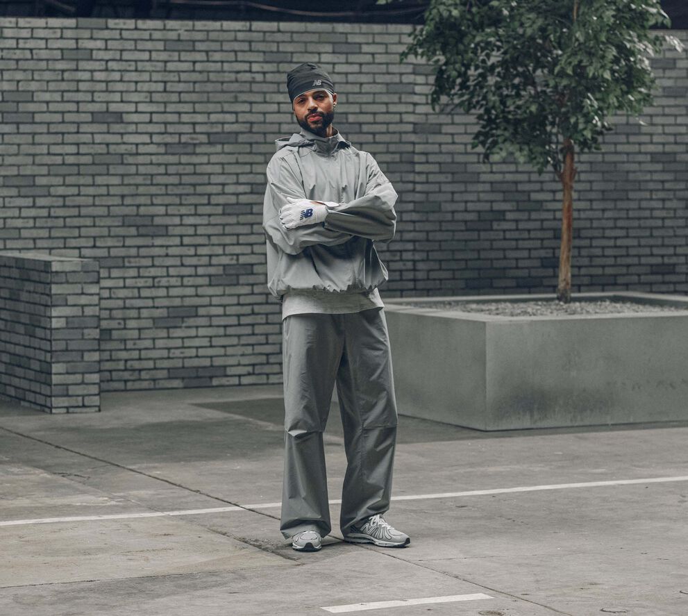 Justin Henry portant ABZORB 1890 pour Grey Days