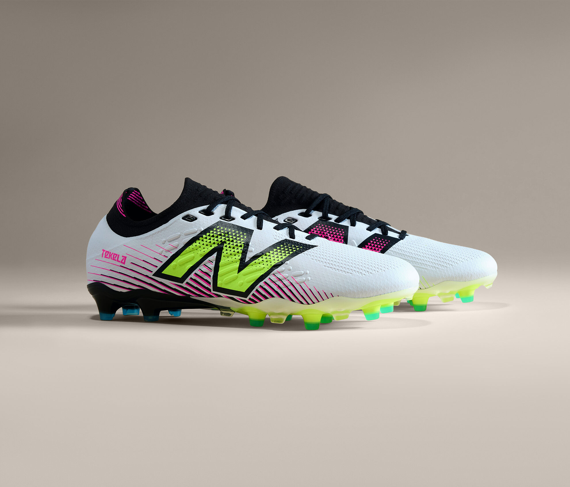 TEKELA PRO LOW LACED FG V4 New Balance