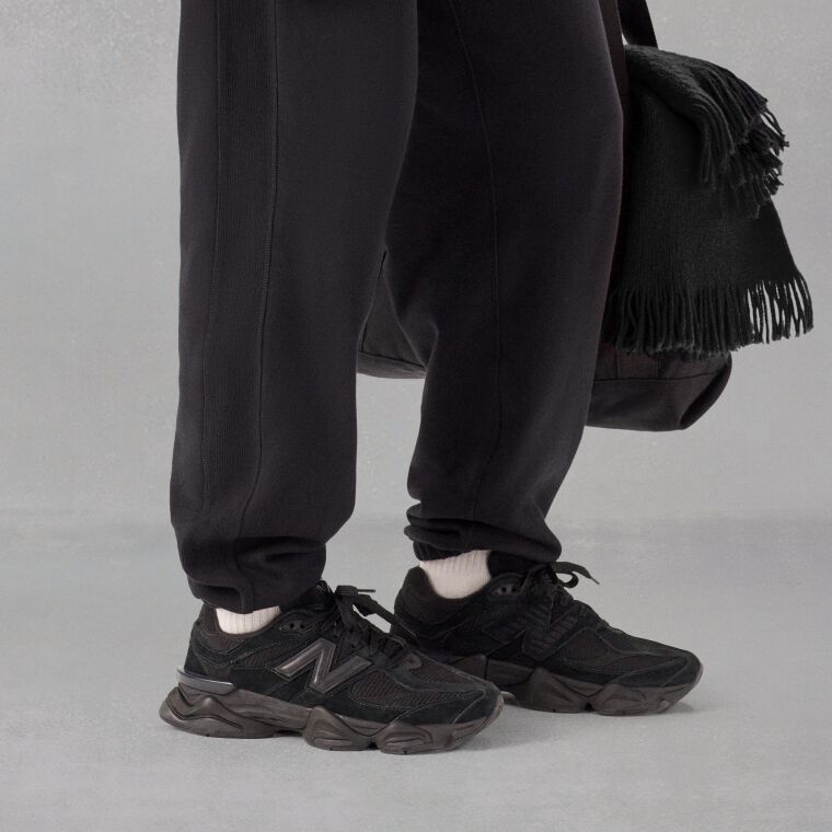 Head to toe outfits&nbsp;in black tones.