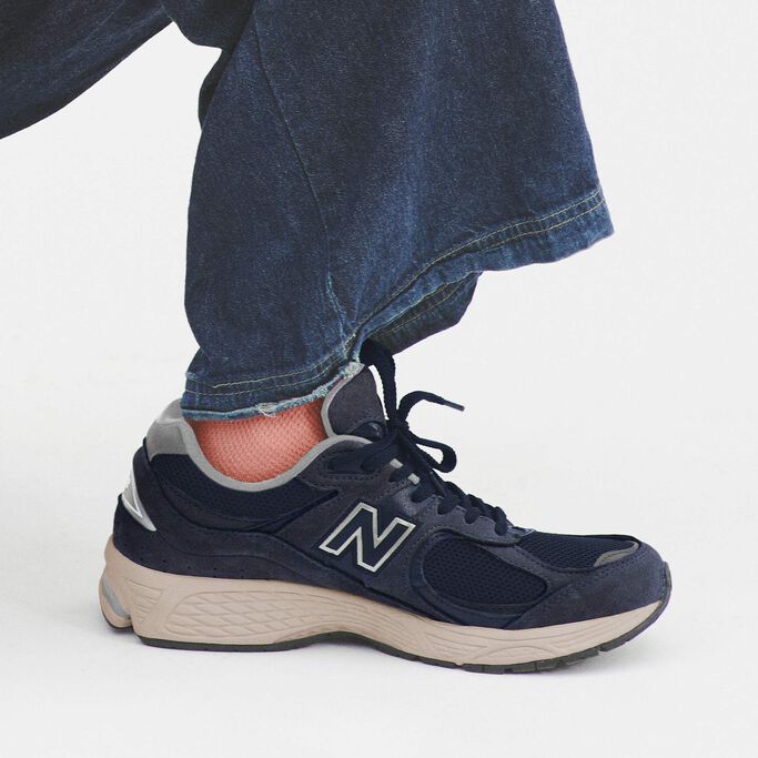 2002r New Balance When payment for the full value of items is not exchanged through the poshmark platform, we cannot guarantee that. 2002r