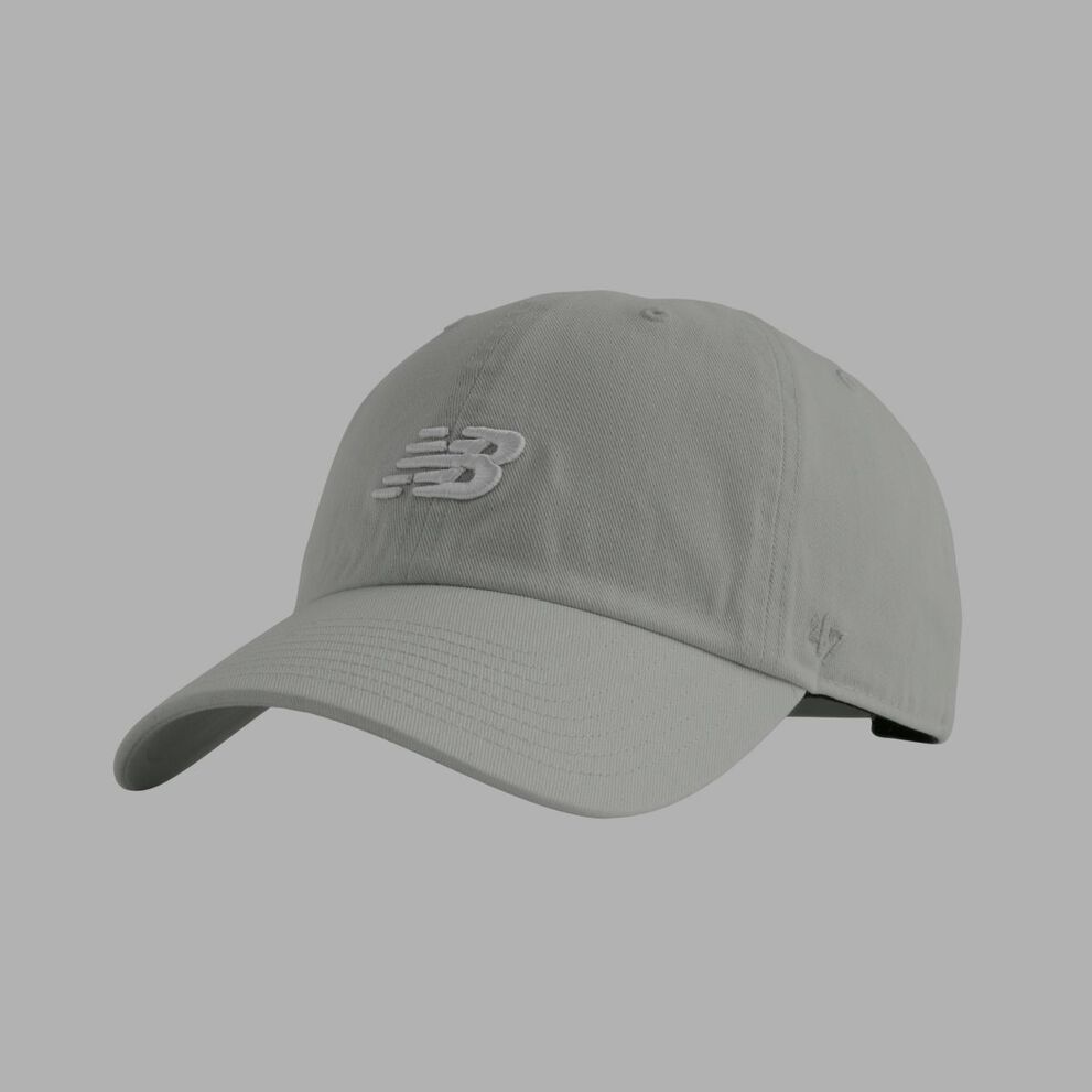 Casquette New Balance grise.