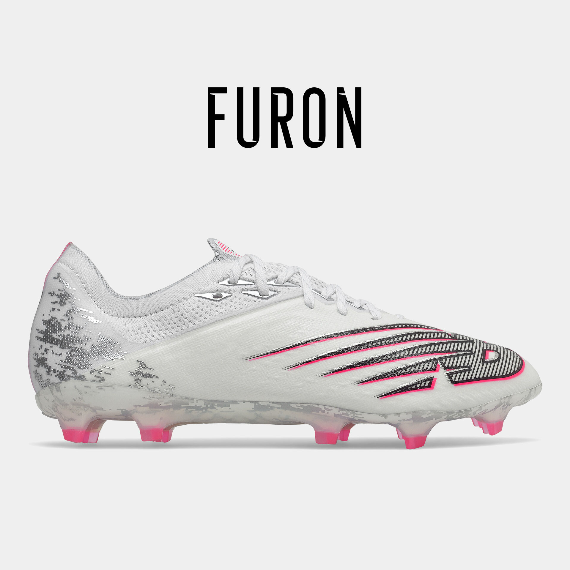 Blanche avec des crampons ponctués de rose.