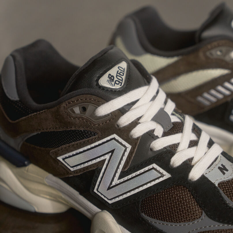 Side profile showing the grey “N” and the white laces.